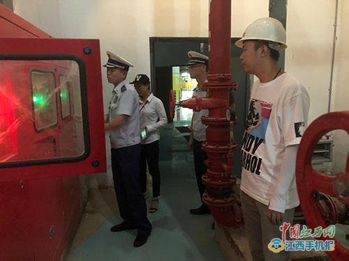 浮梁縣消防大隊結(jié)合夏季消防大檢查開展消防產(chǎn)品安全檢查 圖