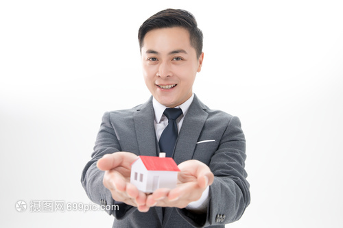 房屋交易背后的隱形橋梁 中介服務(wù)的價值與選擇